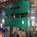 []出售2012年常州中绿产四柱油压机2000吨